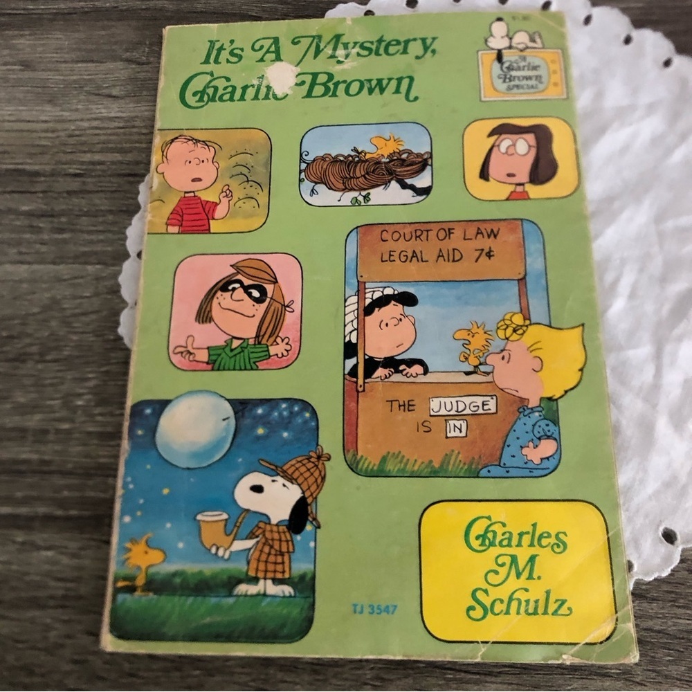 Vtg 1975 It’s a Mystery Charlie Brown Book